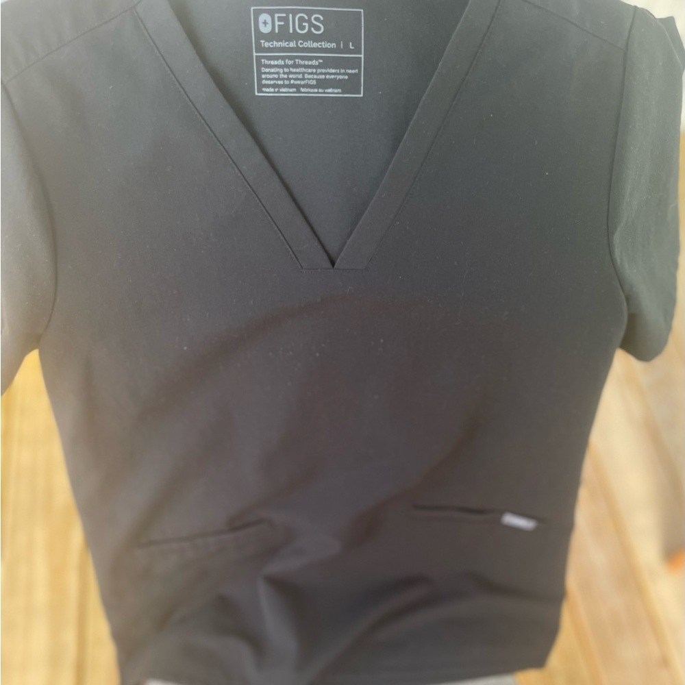 Figs Large black scrub top